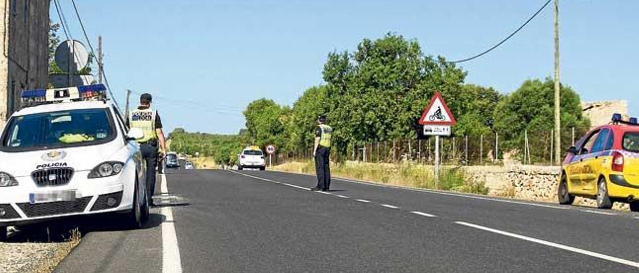 Control de la Policía Local de carteristas a la entrada de Sineu.