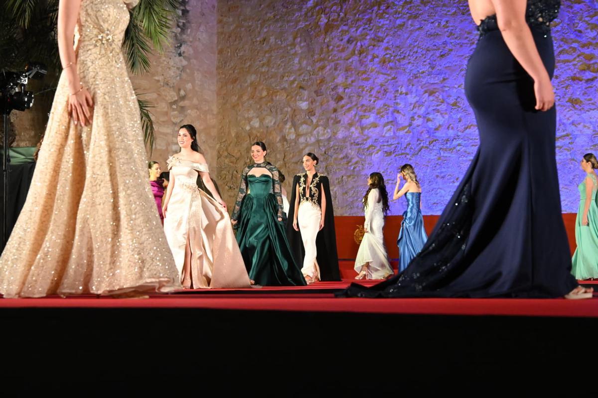 Las candidatas a Reina de las Fiestas de Elche brillan en una gala renovada en Traspalacio Las candidatas a Reina de las Fiestas de Elche brillan en una gala renovada en Traspalacio