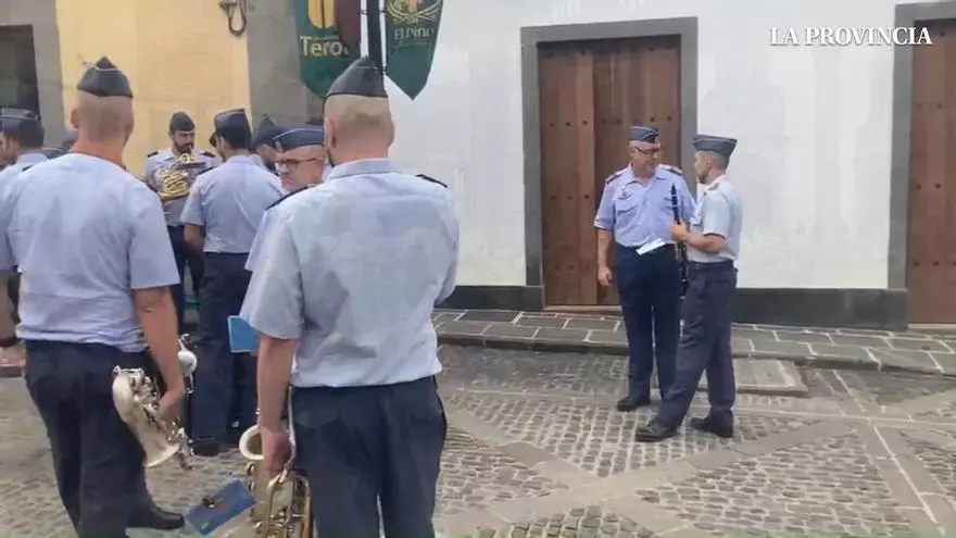 Ensayo militar en Teror para las fiestas de la Virgen del Pino