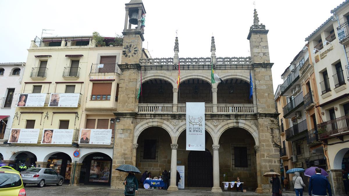 Fachada del ayuntamiento, que no tendrá iluminación el sábado durante la &#039;hora del planeta&#039;.