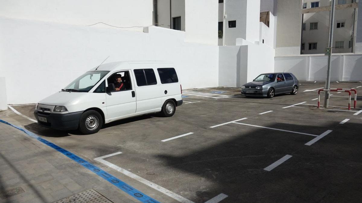 Nuevo parking en la calle de La Rosa.