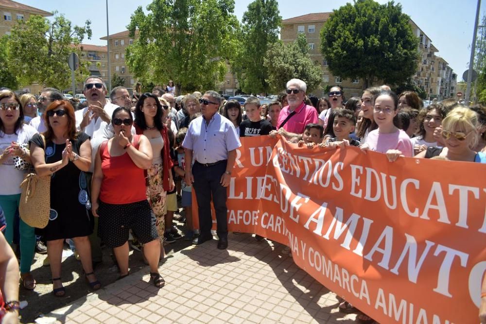 La protesta de los padres del colegio José María Lapuerta acaba en un escrache a Noelia Arroyo