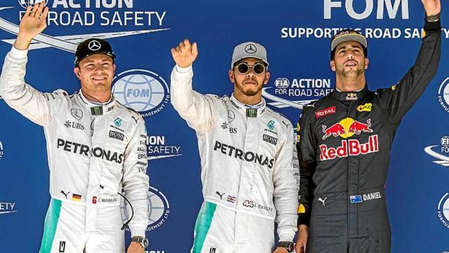 Lewis Hamilton, al mig, sortirà primer a la cursa d&#039;avui a Austin