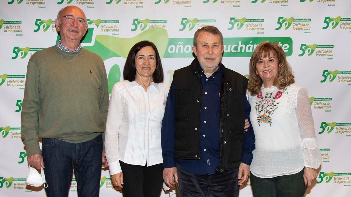Las llamadas al Teléfono de la Esperanza por ideas suicidas aumentan un 50 % en la pandemia - Levante-EMV Las llamadas al Teléfono de la Esperanza por ideas suicidas aumentan un 50 % en la pandemia - Levante-EMV