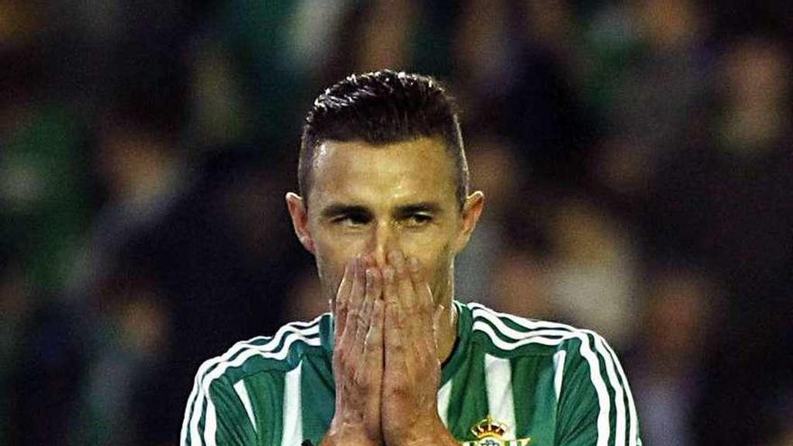 Rubén Castro, durante un partido con el Betis.