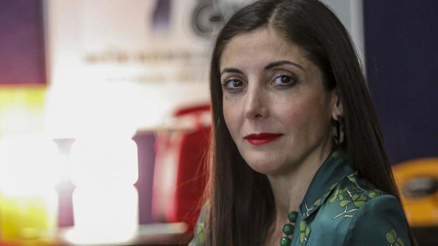 La escritora Espido Freire, ayer durante su paso por Elche.