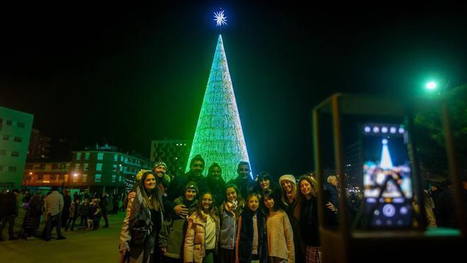 El espectáculo del árbol de Navidad de Badalona