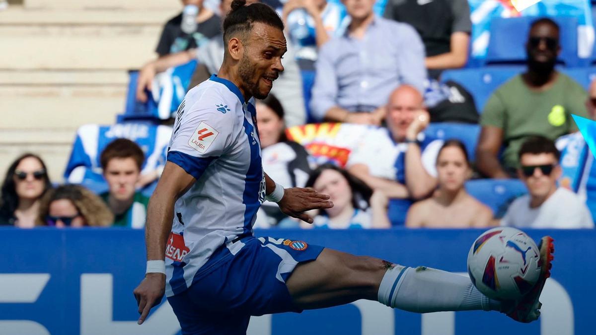 Braithwaite, en una jugada del partido ante el Sporting.