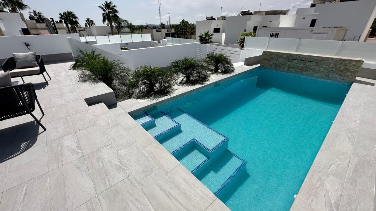 Venta de casas en San Fulgencio con piscina