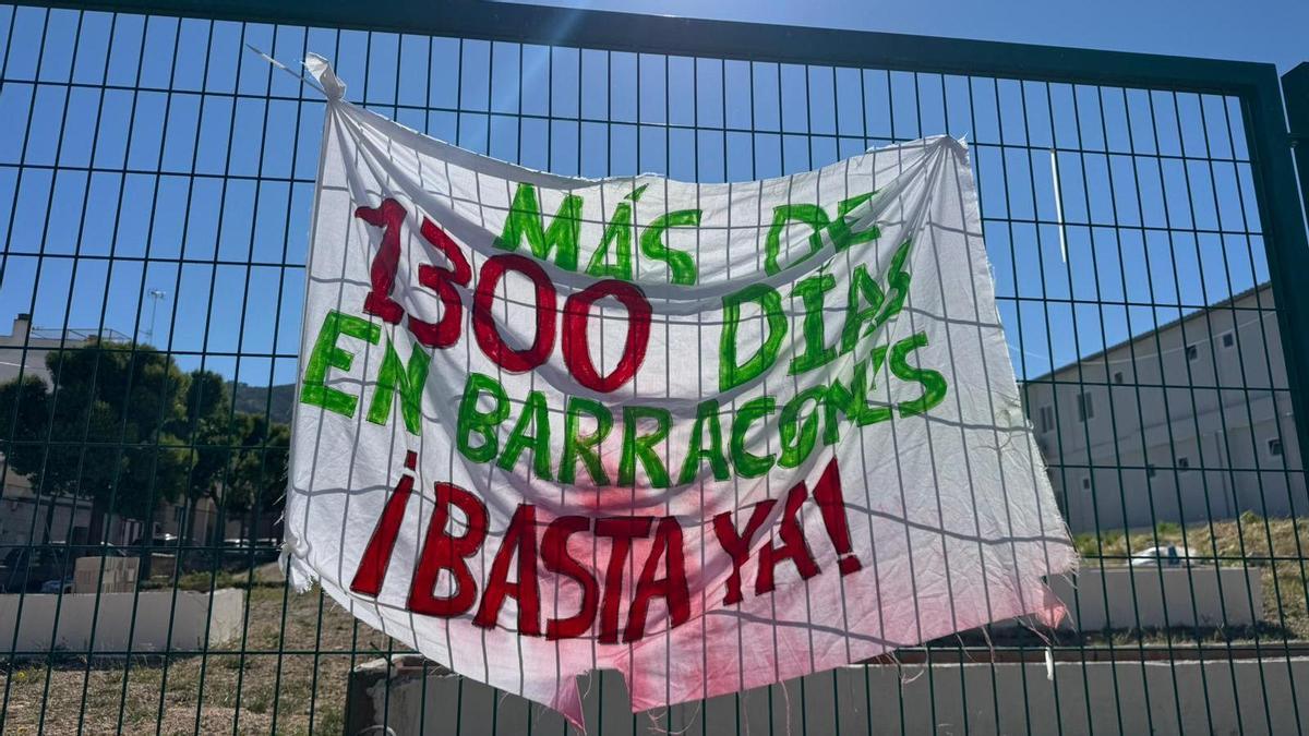 Mensaje que lamenta la estancia de alumnos del colegio Príncipe Don Juan Manuel en barracones.