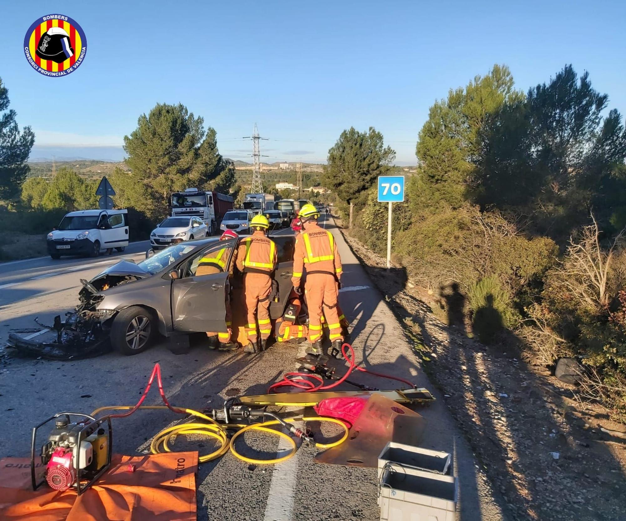 Aparatoso accidente en Riba-Roja