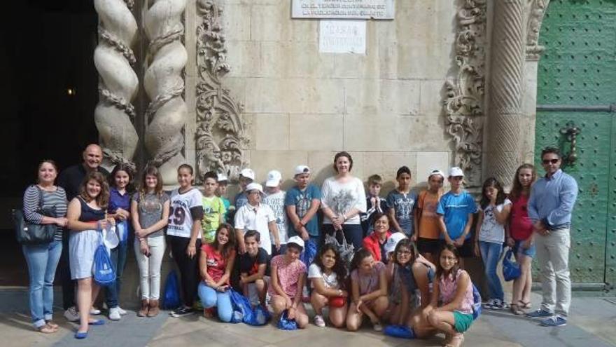 Visita de los alumnos del Rebolledo al Ayuntamiento y al campo del Hércules