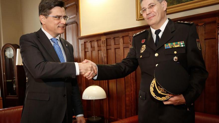 &quot;Vengo a  Asturias con intención de jubilarme&quot;, dice el nuevo Jefe Superior de Policía