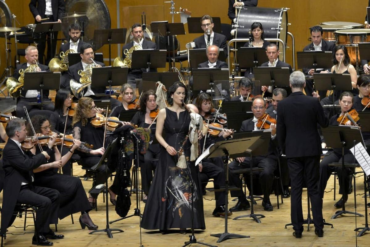 Cristina Pato actuando con la Real Filharmonía de Galicia