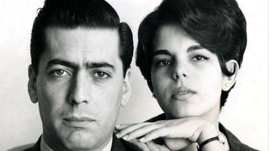 El escritor con su entonces mujer, Patricia Llosa.