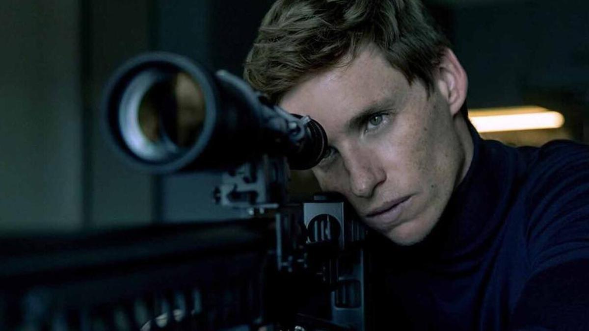 Eddie Redmayne interpreta a El Chacal en la serie de SkyShowtime.