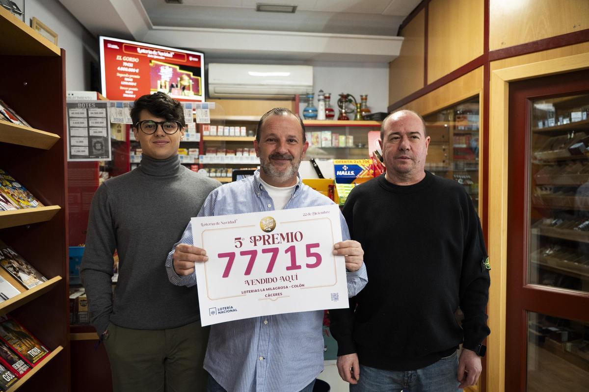 La emoción del sorteo de Lotería de Navidad en Cáceres, en imágenes