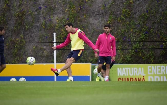 Entrenamiento UD LAS PALMAS en Barranco Seco ...