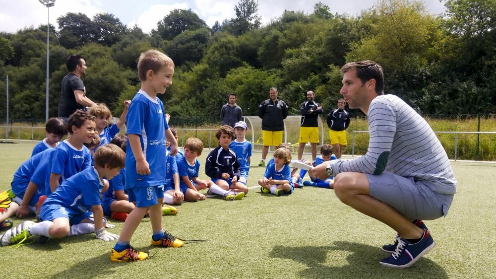 Visita de David Fernández al Campus el Real Oviedo