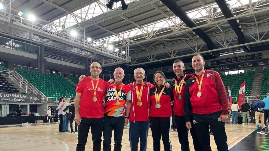 El Club Bádminton Xàtiva reúne a sus antiguos deportistas para celebrar el 40 aniversario
