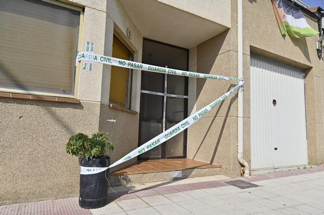 En imágenes | Hallados muertos en su vivienda de Tauste con signos de violencia el exsecretario general de Uaga, Javier Sánchez, y su mujer