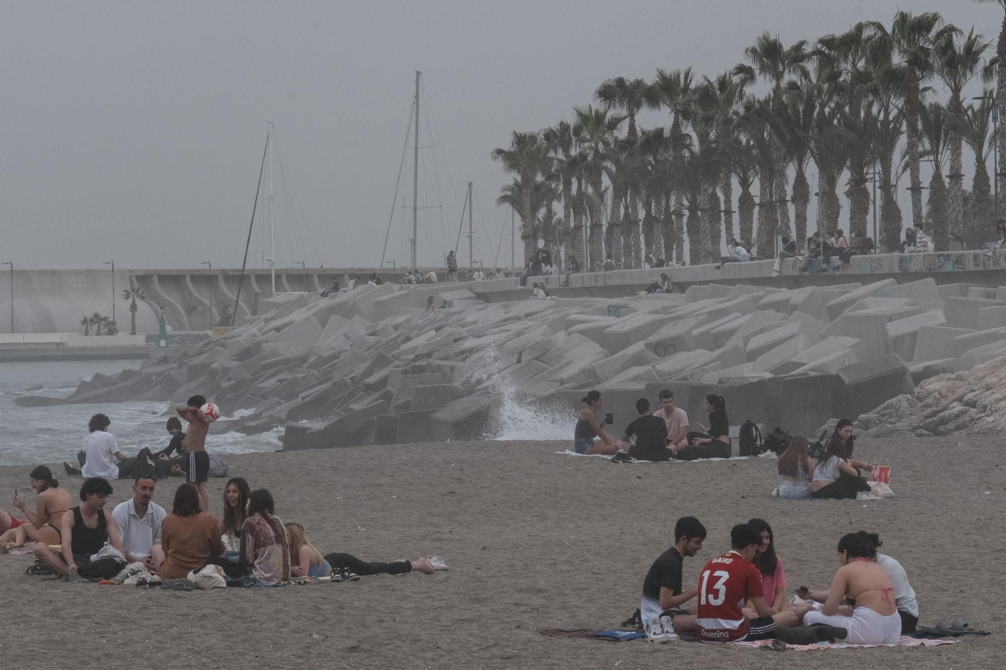 La calima vuelve a cubrir  Málaga capital