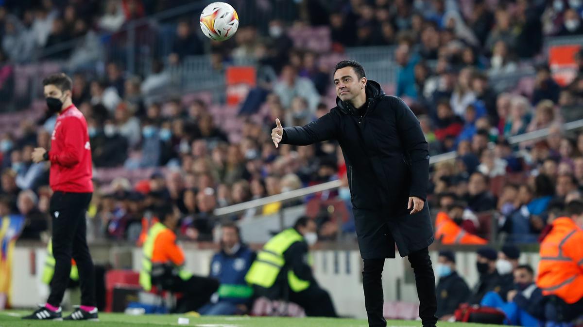 Xavi, durante el partido ante el Cádiz