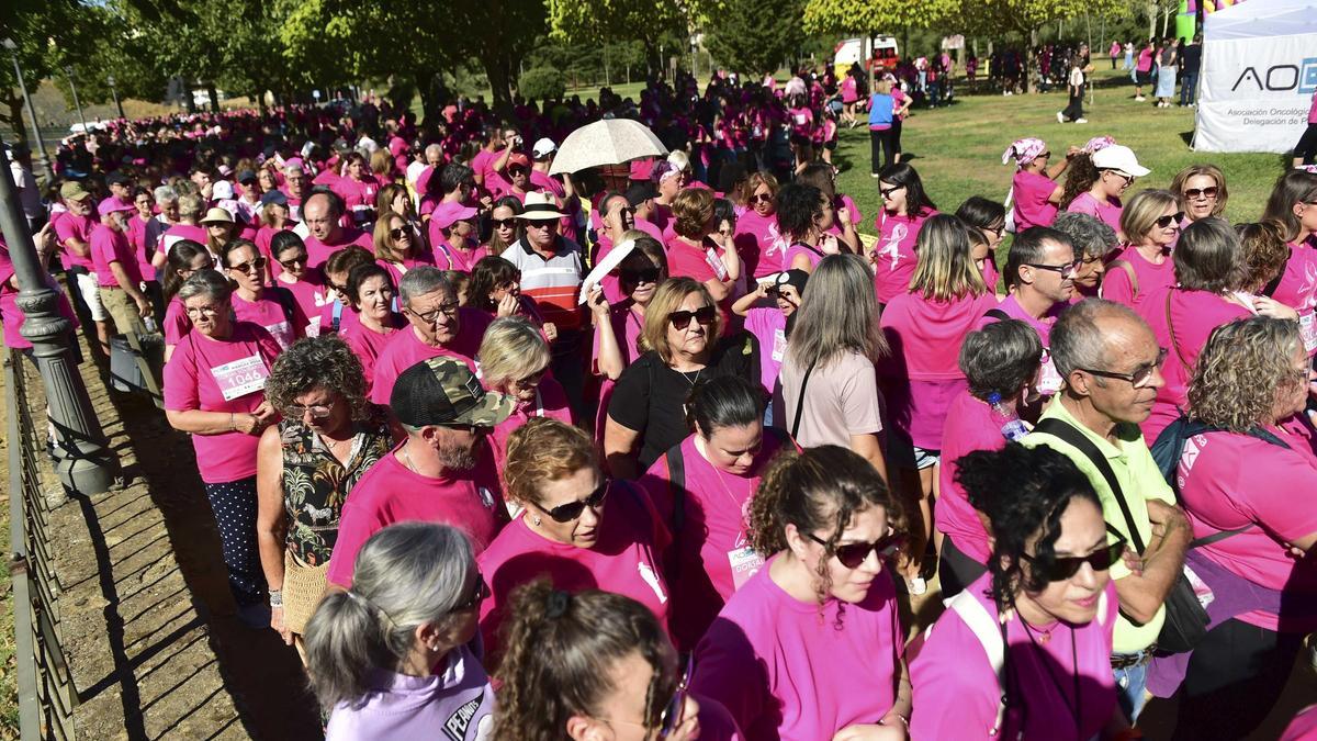 Marcha rosa de Plasencia, dentro del calendario solidario y deportivo.