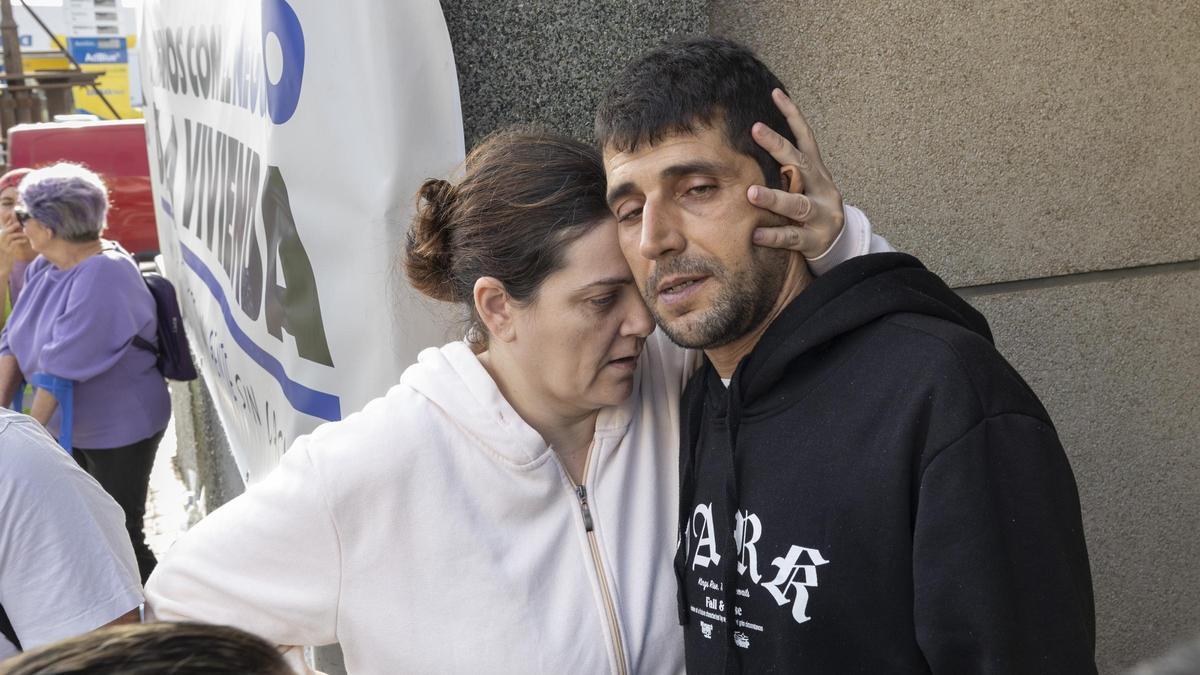 Moisés Macías y Raquel, afectados por la orden de desahucio en Telde.