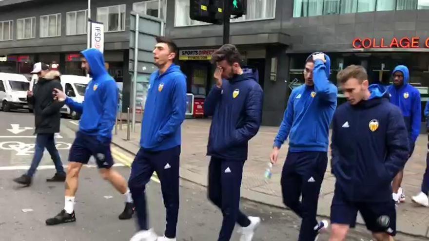 Los jugadores del Valencia CF pasean por Glasgow