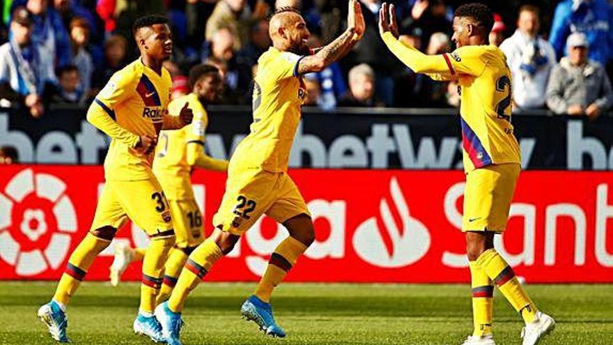 Júnior Firpo i Arturo Vidal celebrant un dels gols de dissabte.