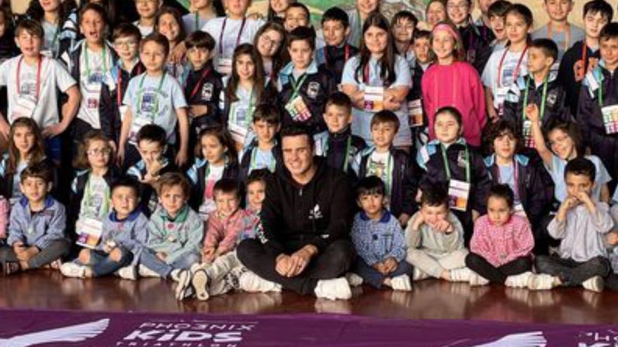 Gómez Noya visita el colegio San Fermín de Caldas