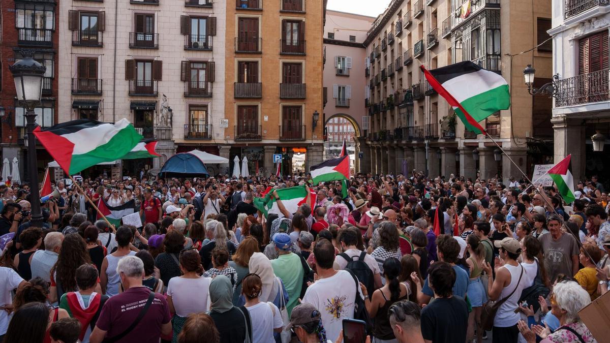 Decenas de personas se concentran para exigir la liberación de los activistas de la ‘Flotilla de la Libertad’