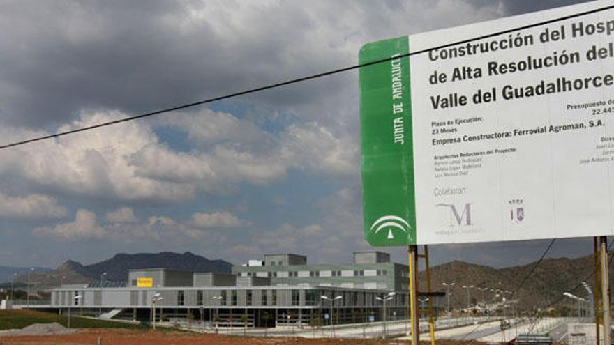 El centro sanitario está finalizado a la espera del vial de acceso y la luz.