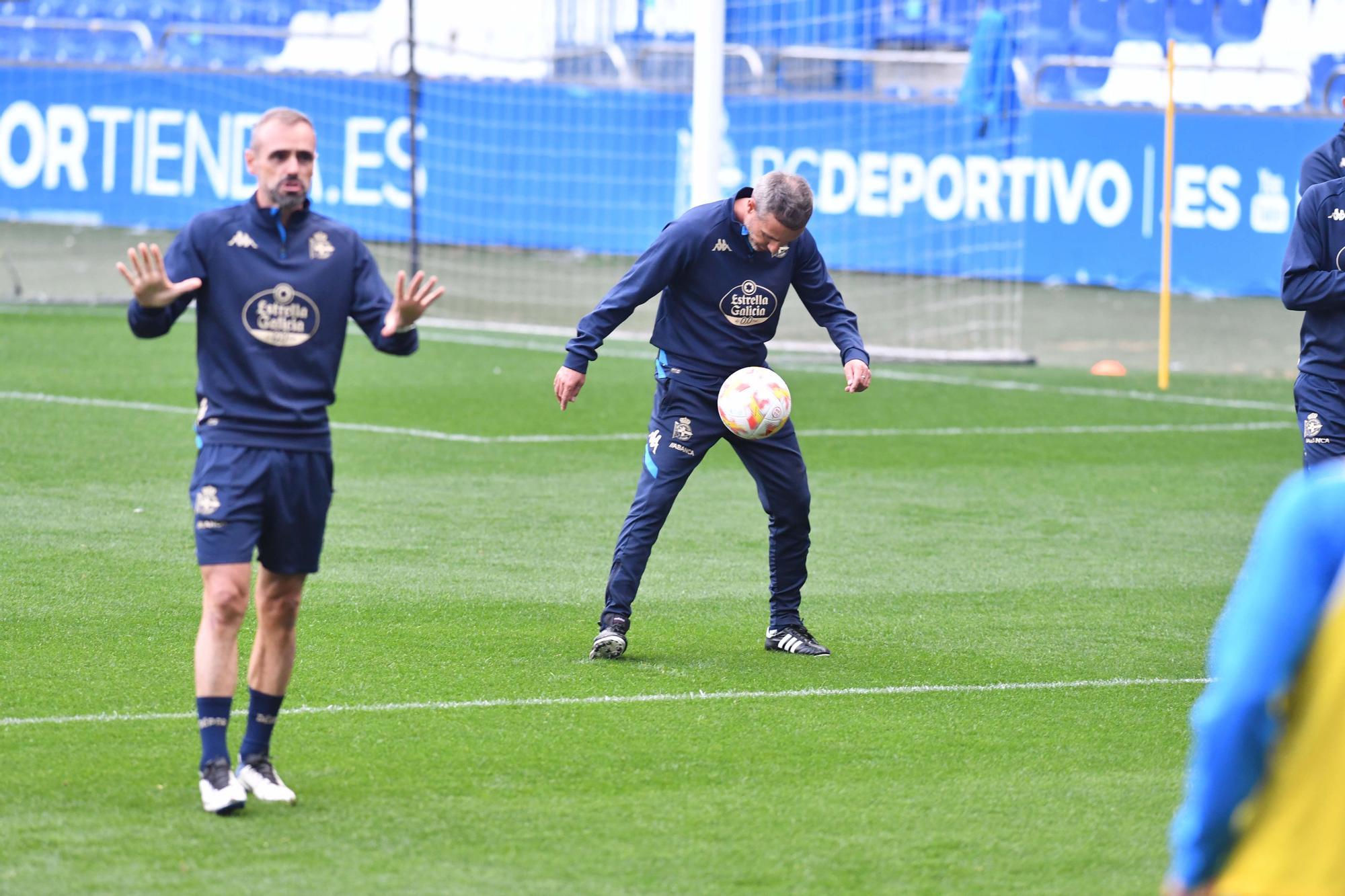 Óscar Cano toma las riendas del Dépor con su primer entrenamiento en Riazor