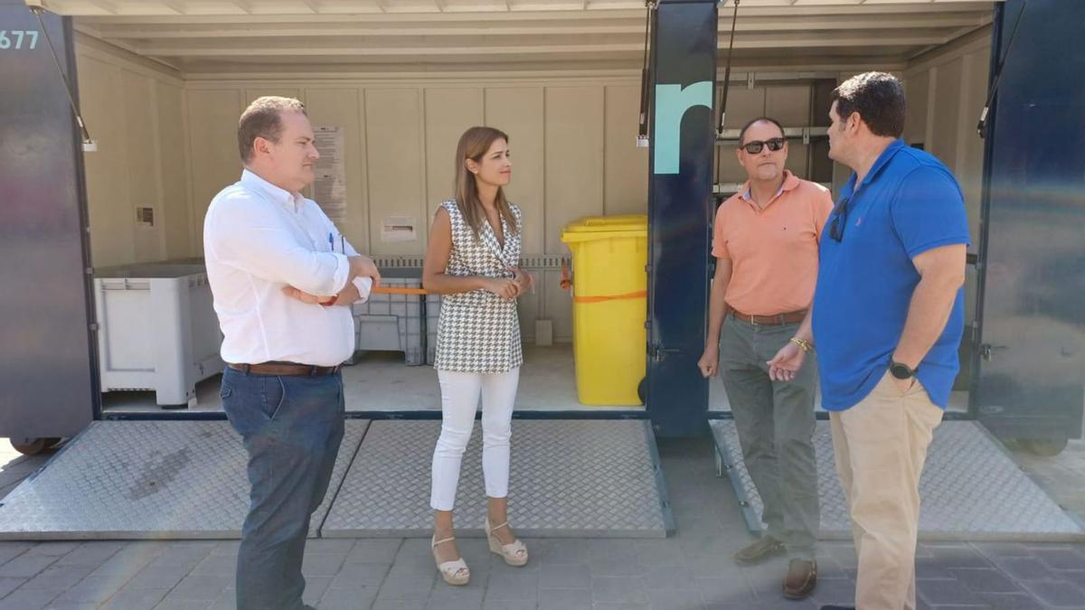 Visita de la concejala Carmen Fructuoso al nuevo punto de residuos de La Flota. | AYTO DE MURCIA