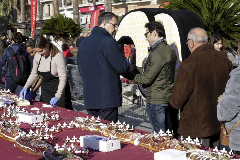 Los Reyes Magos llegan a Murcia repartiendo Roscón