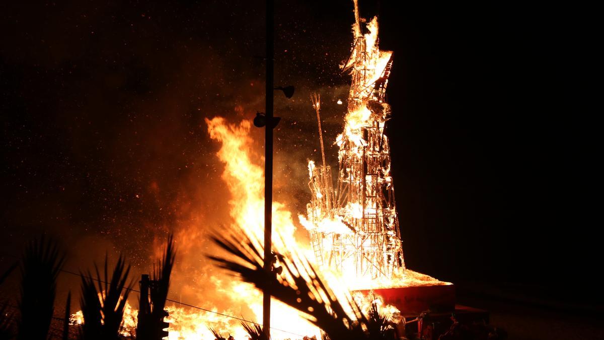 'Cremada' del dimoni durante las Festes de maig de Badalona
