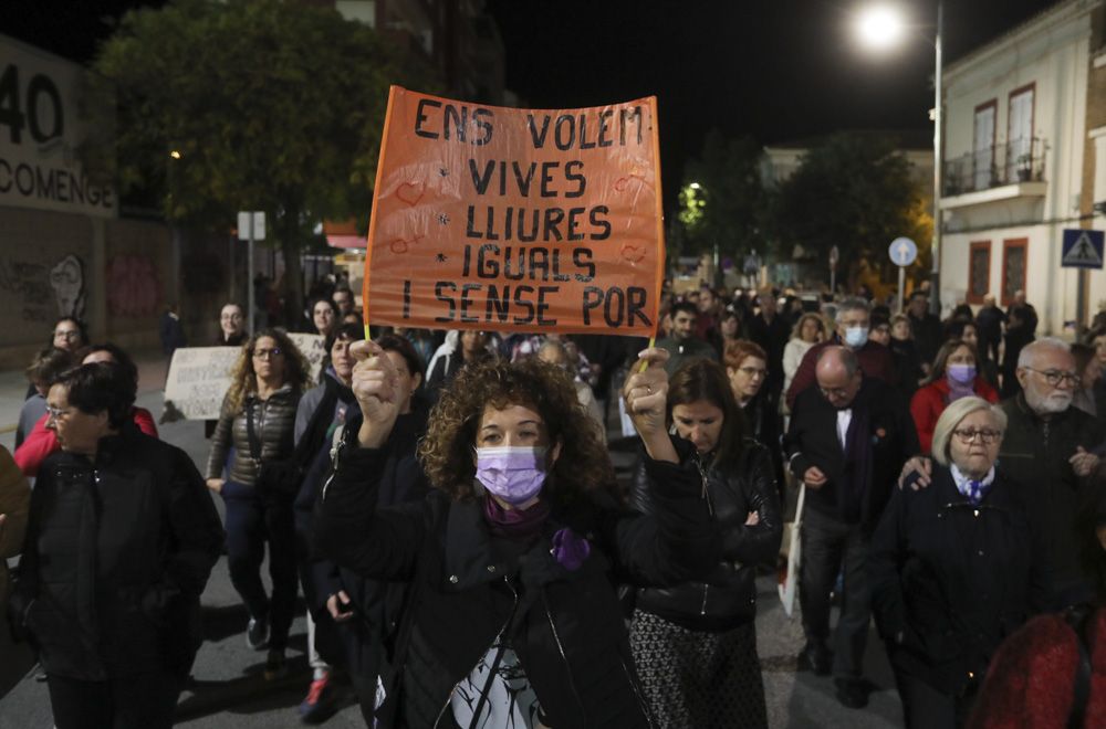 Sagunt grita contra la violencia machista el 25N