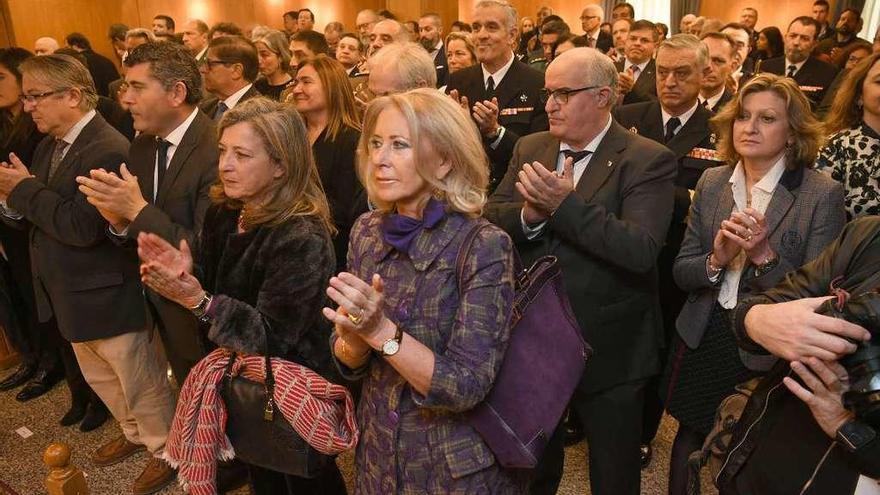 Asistentes al acto celebrado ayer en la Delegación del Gobierno.