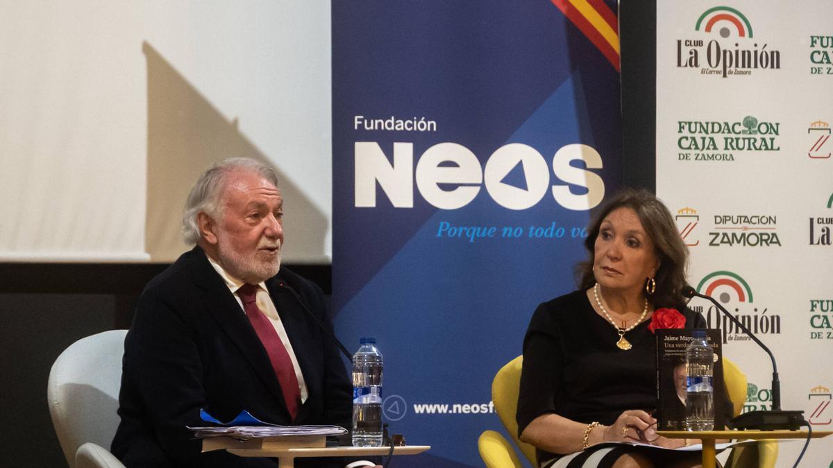 Jaime Mayor Oreja en el Club La Opinión El Correo de Zamora presenta su libro "Una verdad incómoda. Testimonio de una época: contra el silencio y la mentira
