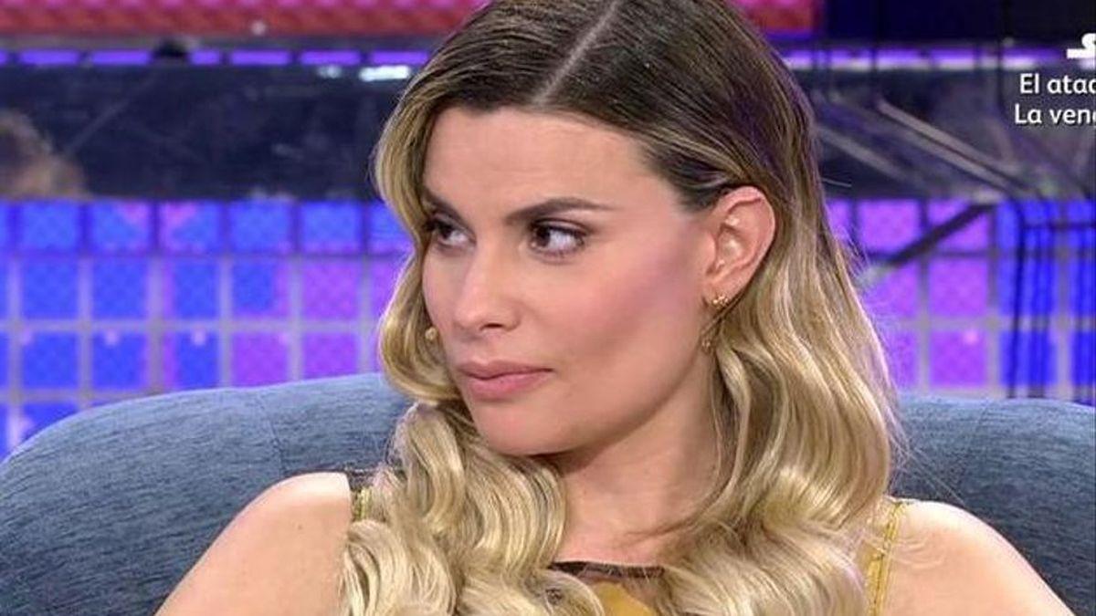 María Lapiedra acude a 'Sálvame' para defenderse de hacer bailes eróticos.