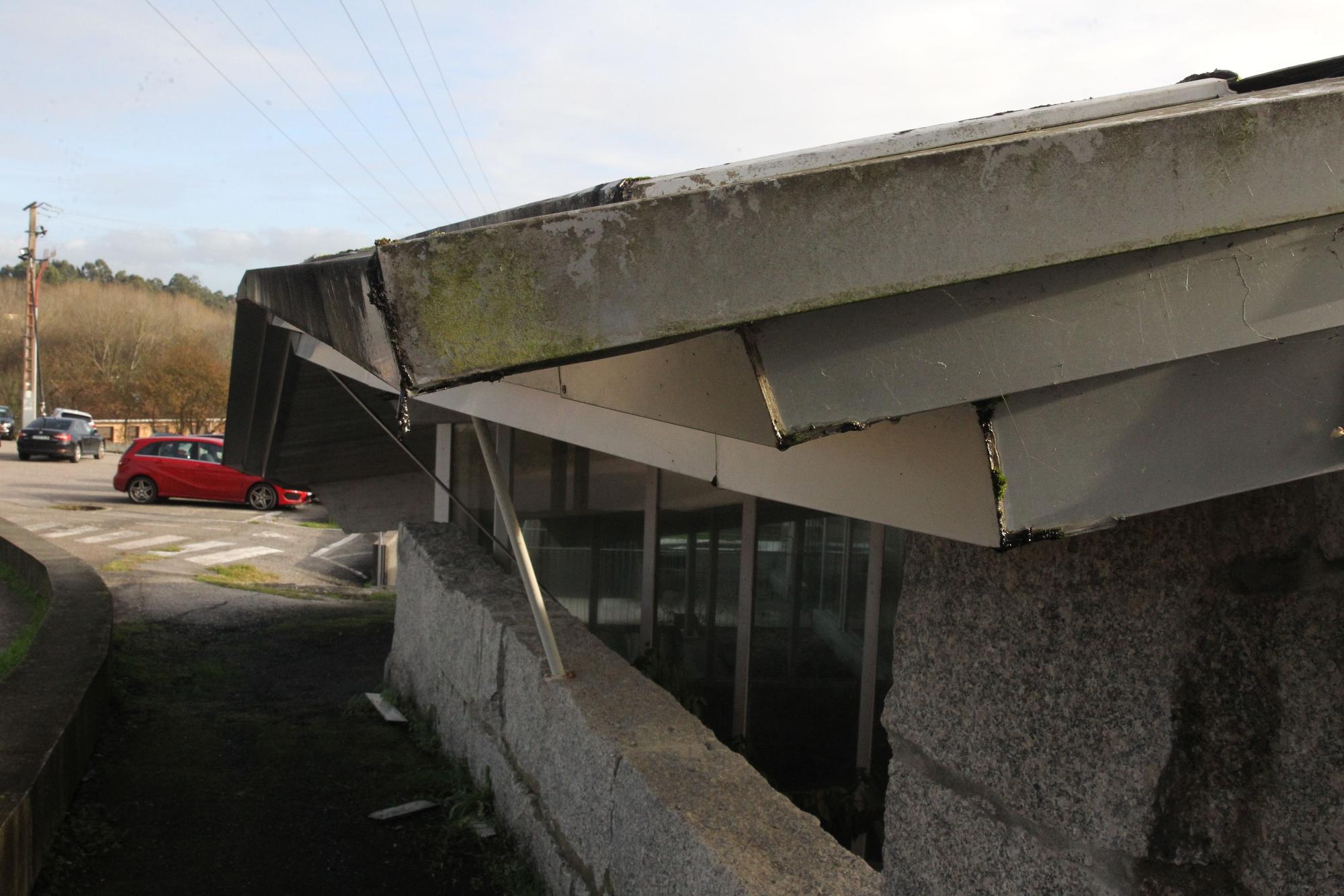 'A Balea' de Cangas: la millonaria piscina municipal se cae a cachos