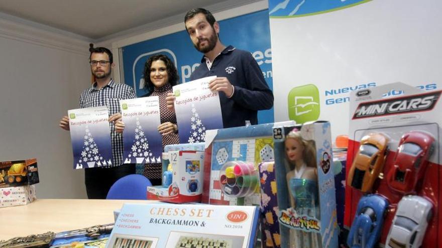 Lázaro Navarro, Estela Sánchez y Víctor Navarro en la presentación de la campaña.