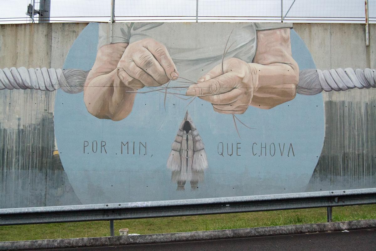 Mural no Concello de Brión. Dúo Amazonas