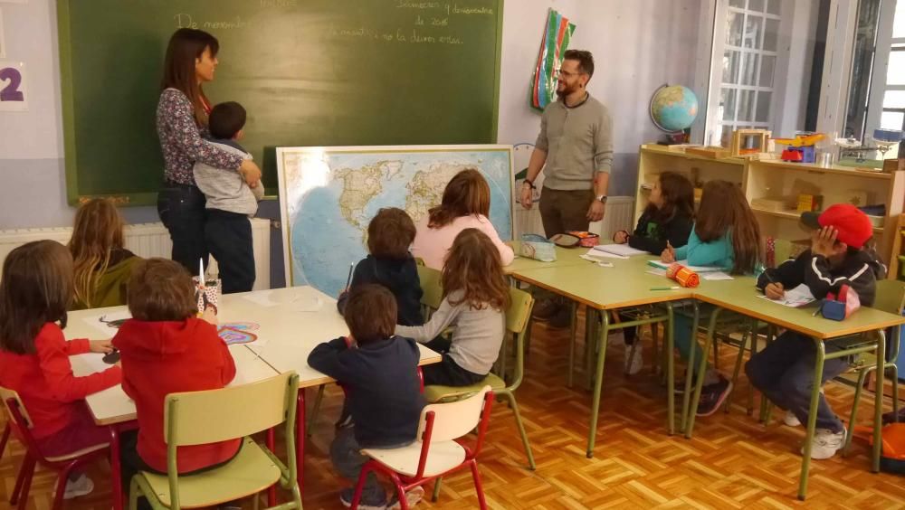 La escuela estuvo a punto de cerrar al acabar el pasado curso al disponer de tan sólo cuatro alumnos. Una campaña de promocíon permitió salvarla al alcanzar la cifra de once estudiantes.