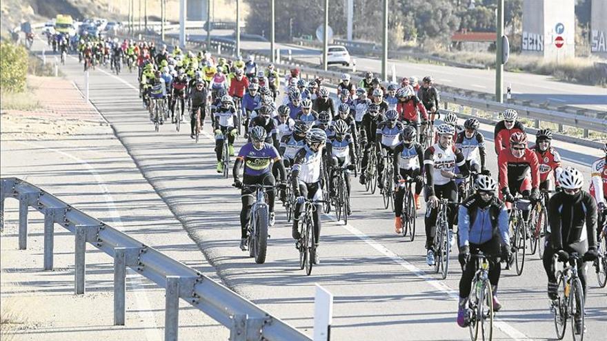 Un manifestación de ciclistas pide mano dura contra los infractores de tráfico
