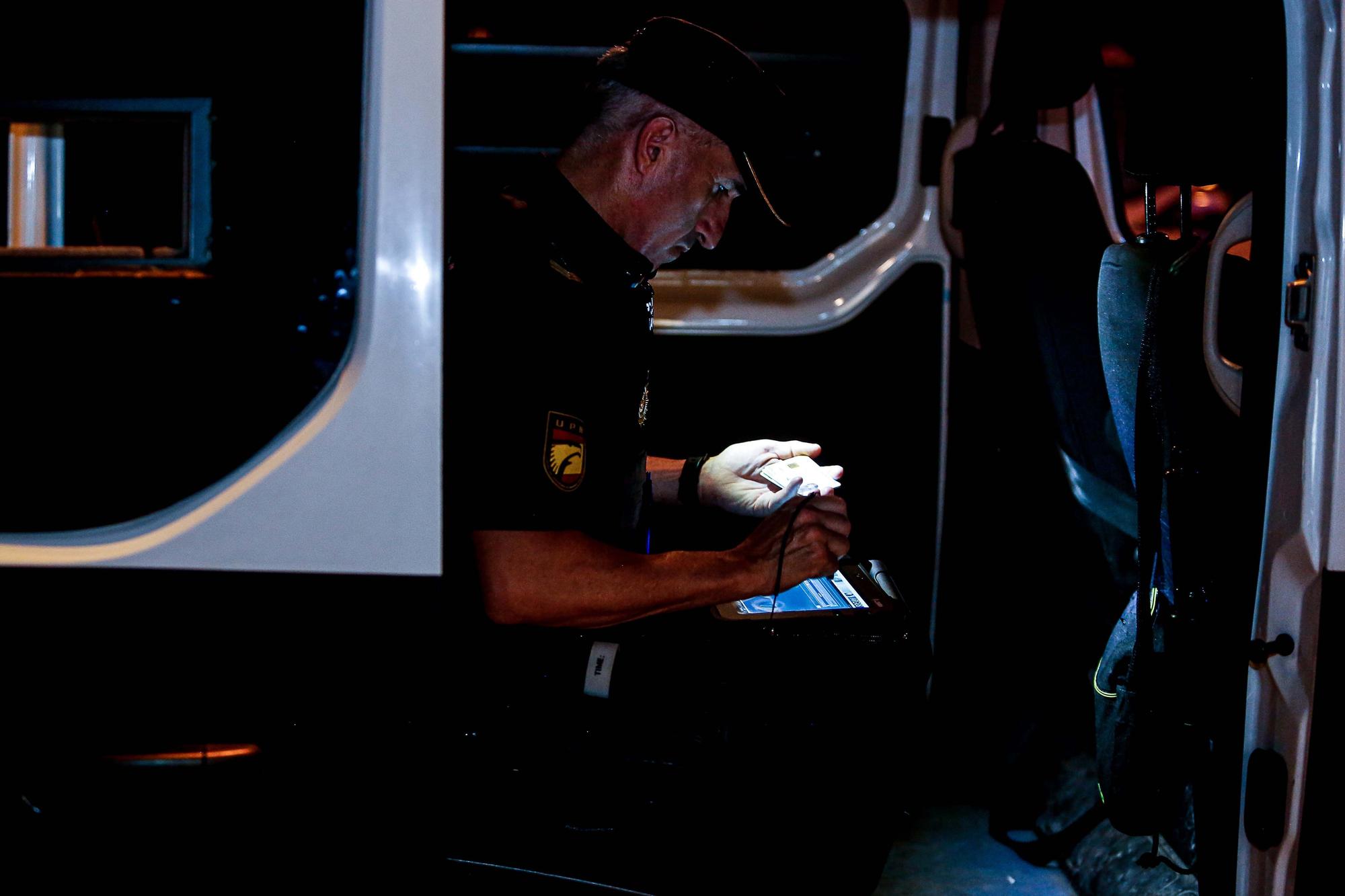 Más policías en Ibiza: en unos días se levantan más de 40 actas por armas peligrosas y drogas