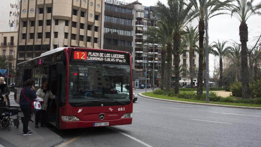 Un autobús en Luceros, en una imagen de archivo