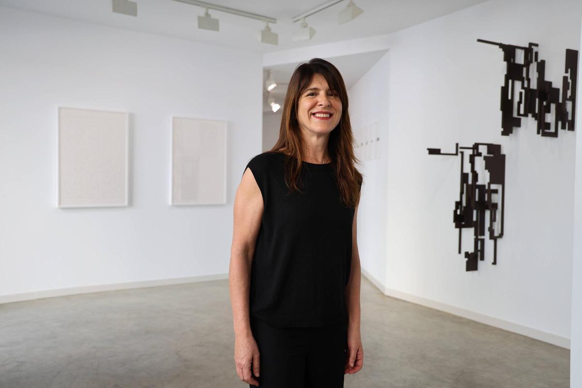 Reyes Martínez, en la galería que dirige, Espai Set d'Art.